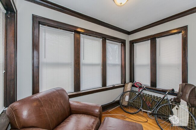 Foto del edificio - 3511 N Damen Ave