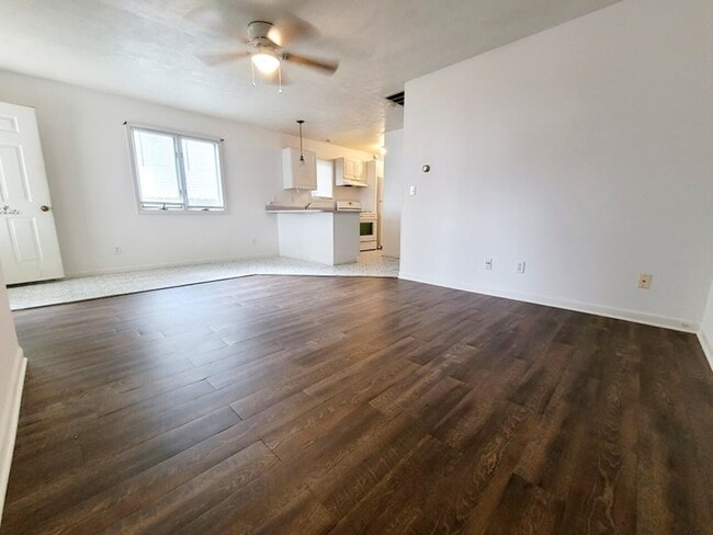 Building Photo - 211 N Green St