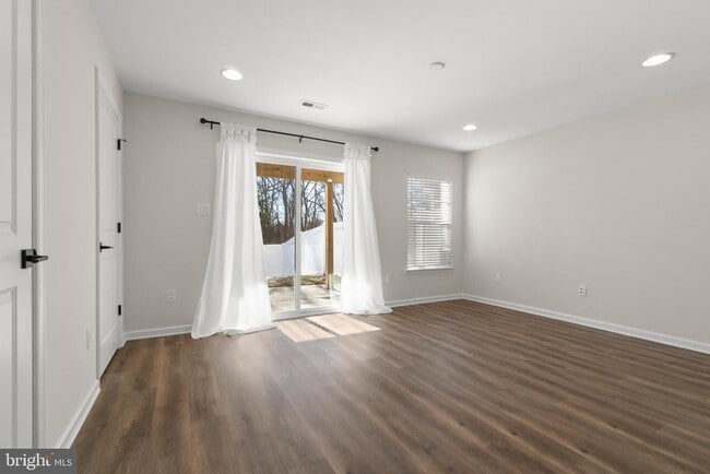 Building Photo - 69 Aviary Rd