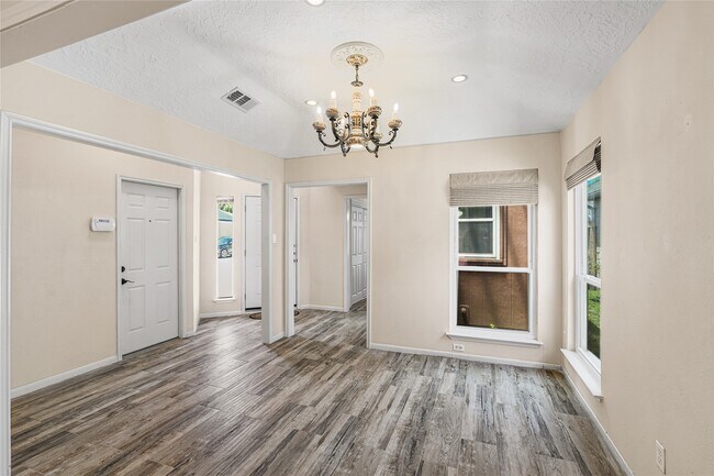 Building Photo - 1516 Beaconshire