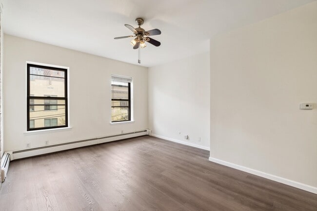 Building Photo - 133 Grand St