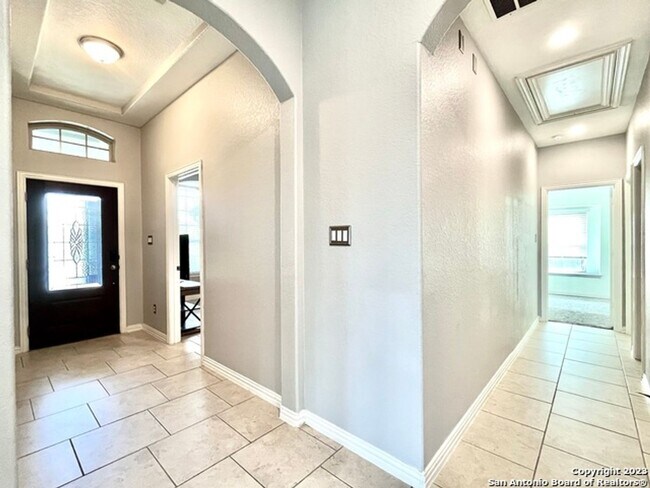 Foto del edificio - 5002 Miro