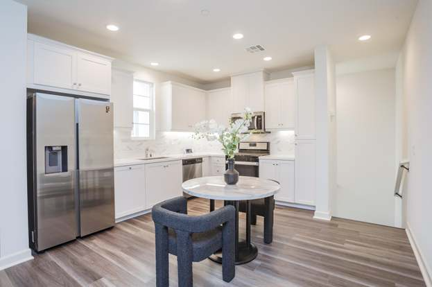 Building Photo - 3860 S Oasis Paseo