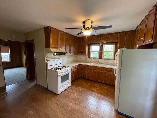 Building Photo - 724 Raub St