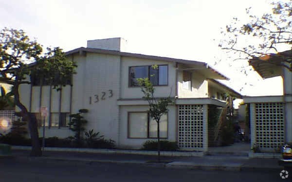 Building Photo - 1321-& 1323 E Balboa Blvd