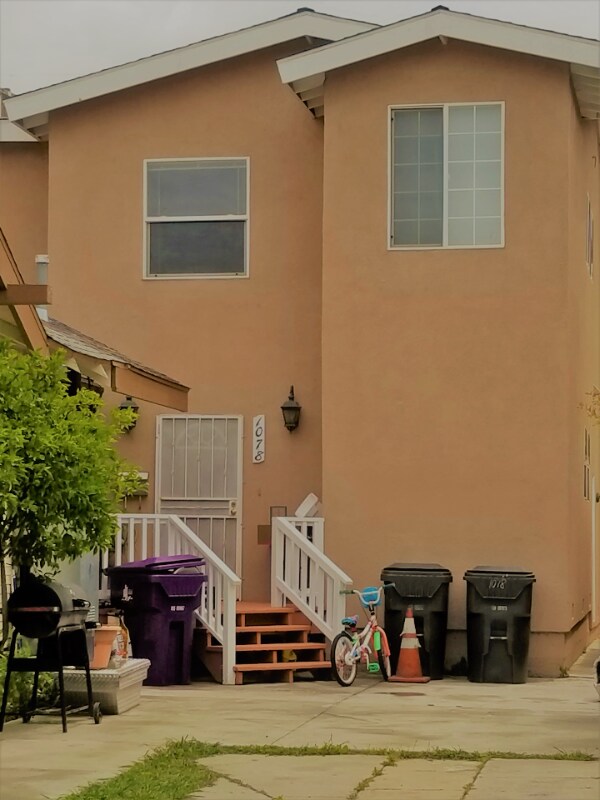 Building Photo - 1078 Gardenia Ave