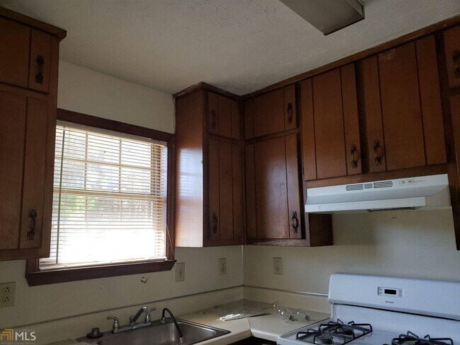 Building Photo - 5809 Sheldon Ct