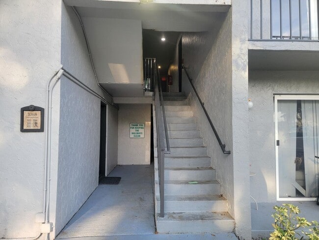 Building Photo - 1068 N Benoist Farms Rd