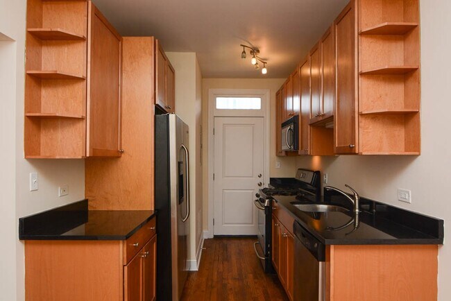 Foto del edificio - 728 W Addison St
