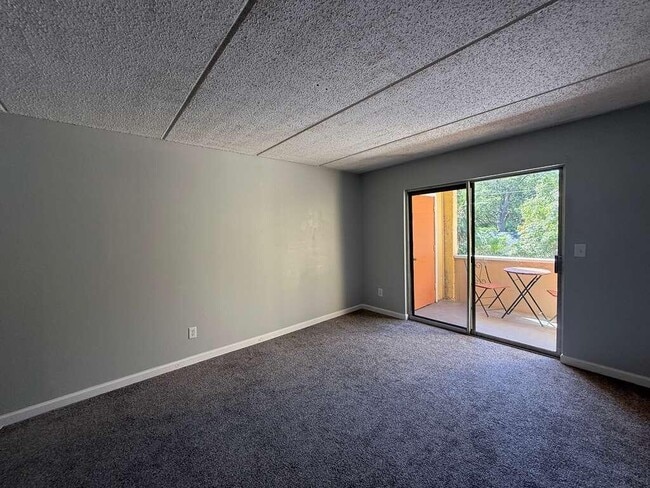 Foto del edificio - 209 W Miracle Strip Pkwy
