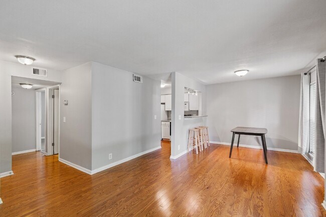 Building Photo - "Charming 1-Bedroom Retreat with Hardwood ...