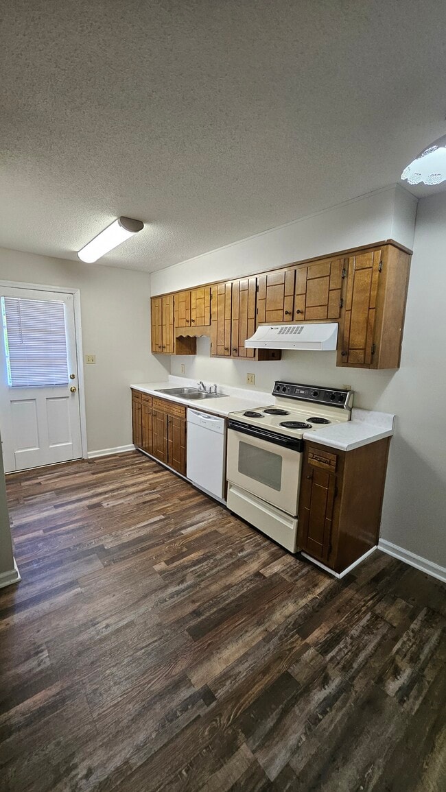 Building Photo - 2845 Vance Dr NW