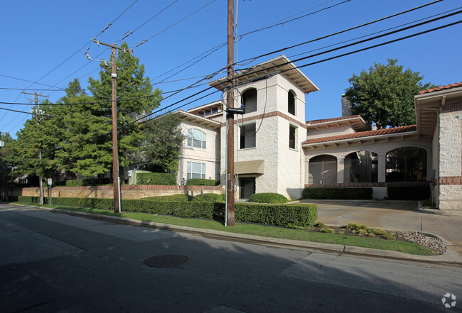 Building Photo - Villa Del Norte