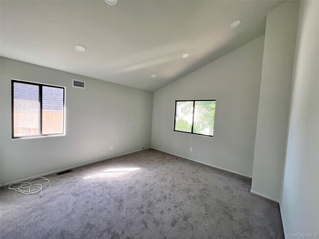 Foto del edificio - 57 Firwood Rd