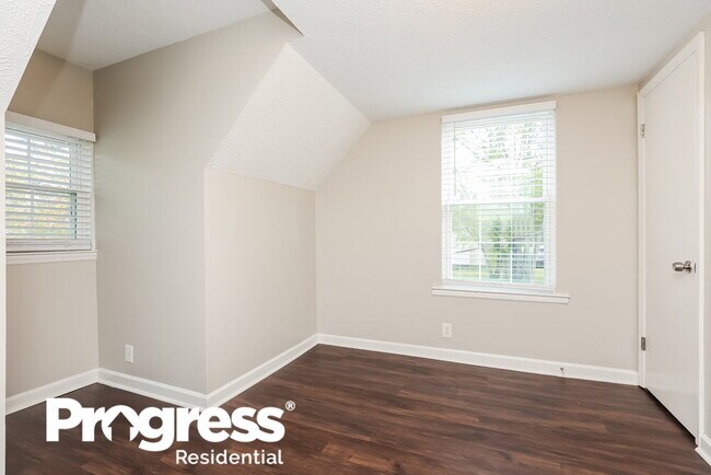 Building Photo - 3200 Lakeford Dr