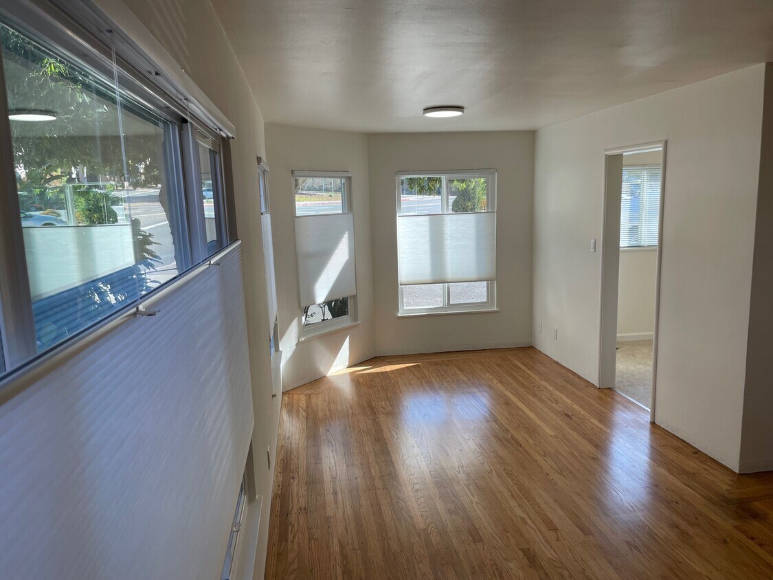 Large Living/Dining Room - 2511 Piedmont Ave