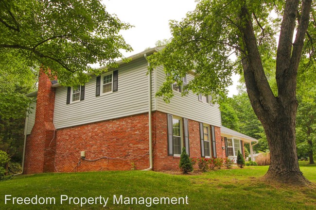 Foto del edificio - 4 br, 2.5 bath House - 4300 S Valiant Court