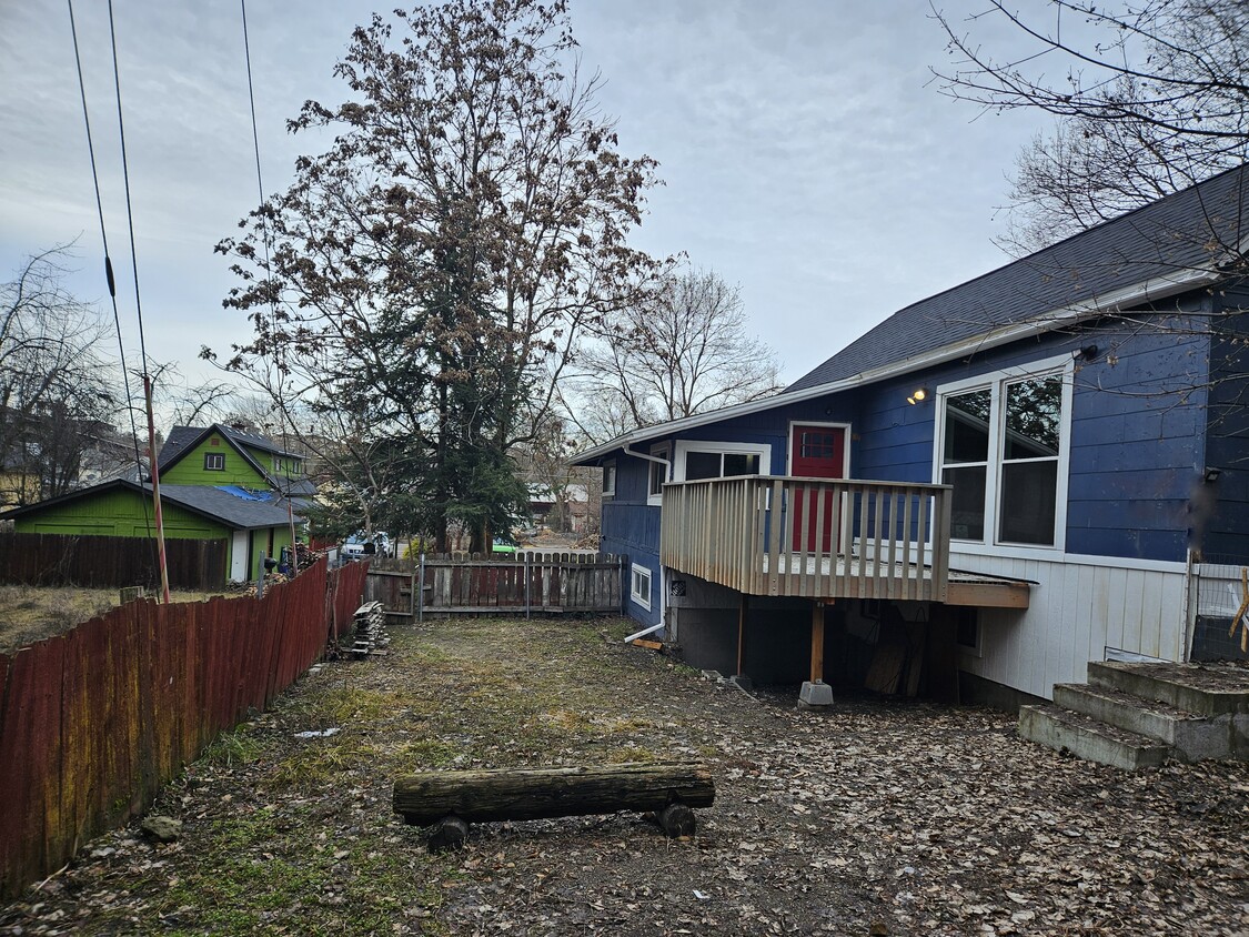 Building Photo - 1406 W Wilson Ave