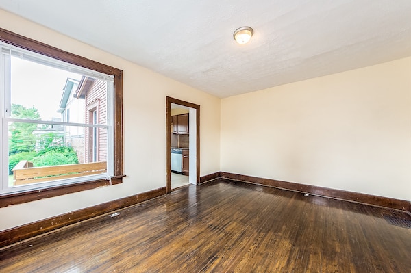 Building Photo - 2Bd/1Ba Townhouse