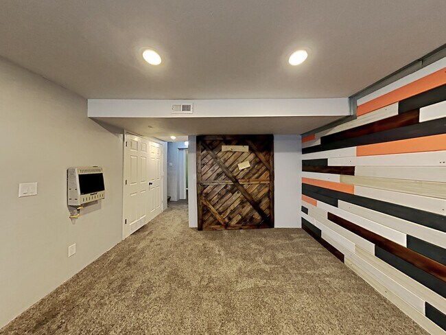 Building Photo - 37 E 1810 N