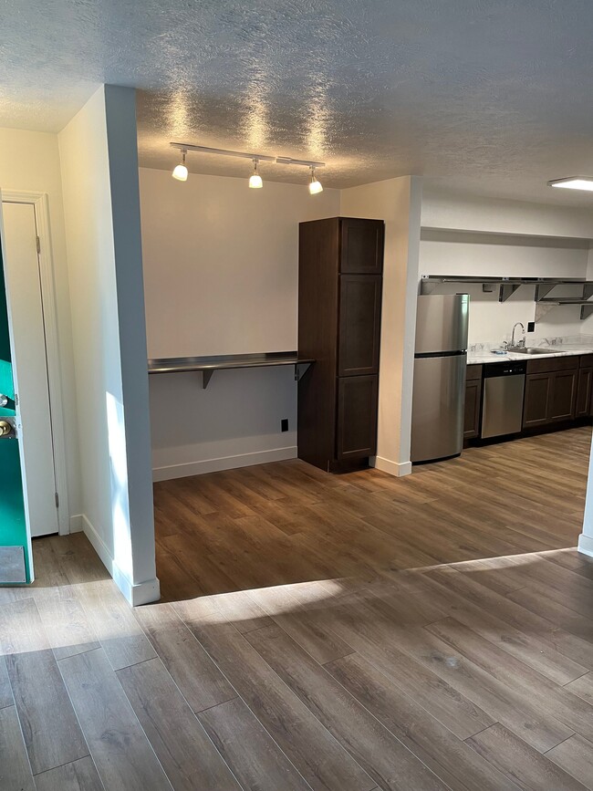 Building Photo - Reside 517 LLC