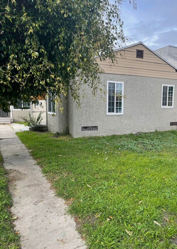 Primary Photo - 335 W Almond St