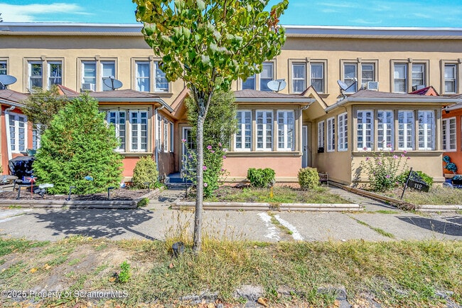 Building Photo - 114 Rushbrook St