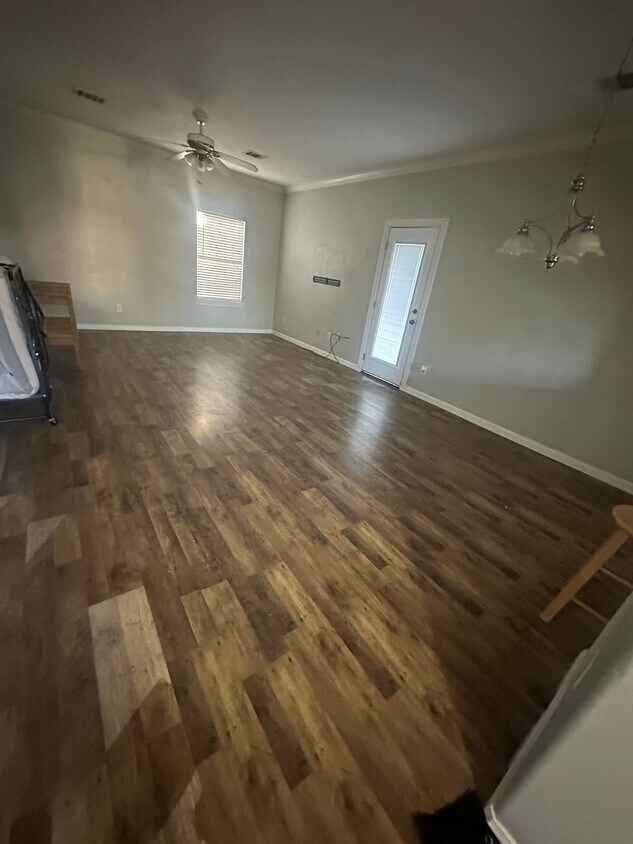 Foto del edificio - 1111 Holbech Ln