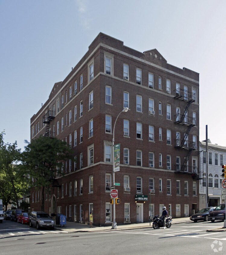 Primary Photo - 623 E 233rd St