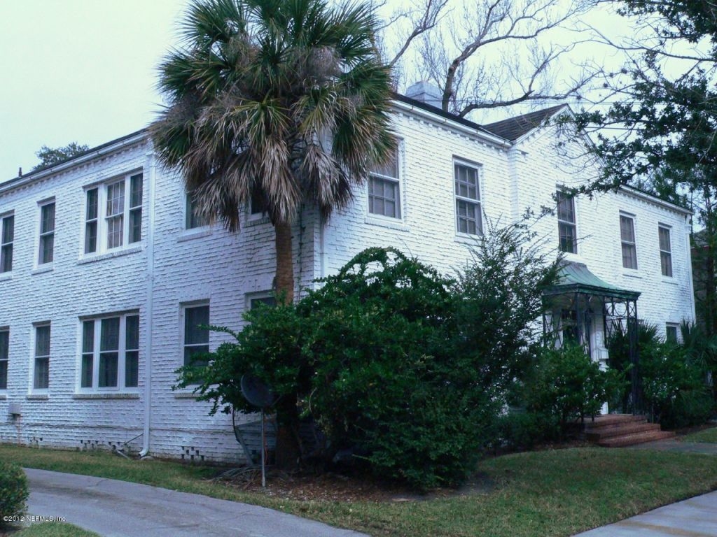 Building Photo - Charleston Court