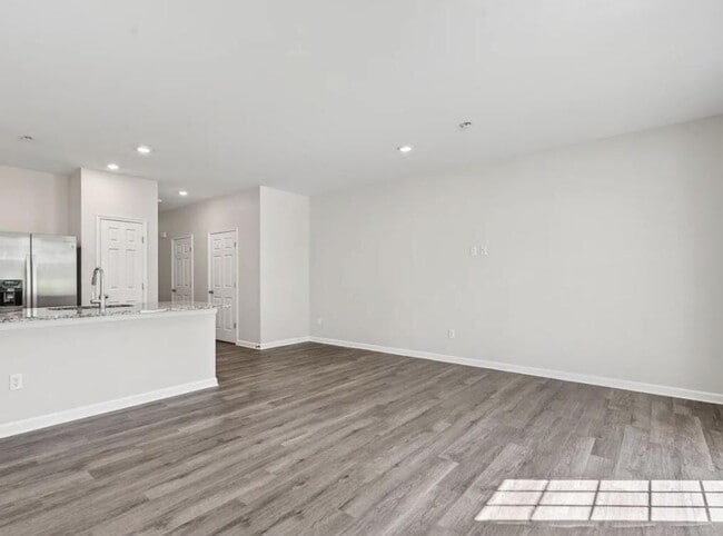 Building Photo - 153 Baker Dr