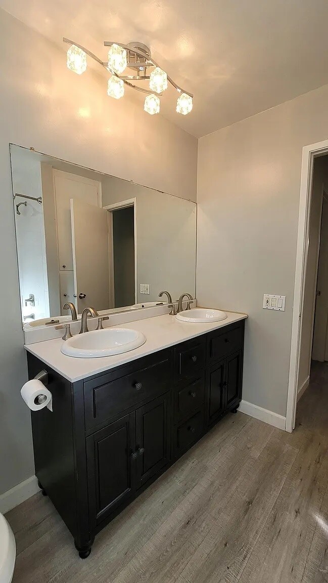 Foto del edificio - 2311 Carnegie Ln