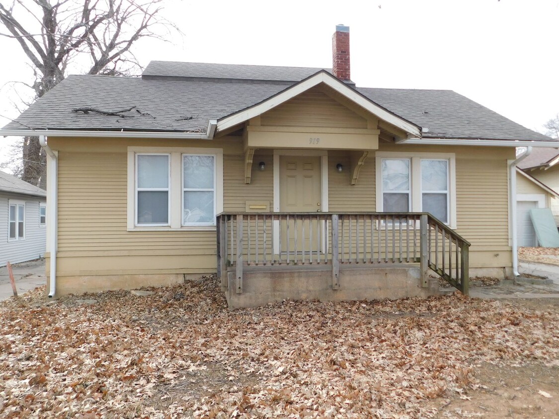 Primary Photo - Great 2 bedroom/1 bath home in El Dorado!