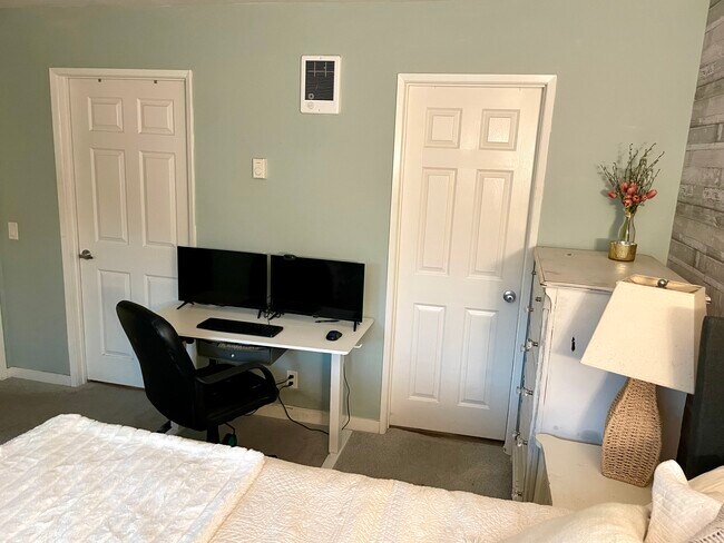 Foto del edificio - 225 W El Norte Pkwy