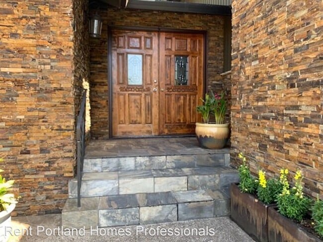 Building Photo - 5 br, 3 bath House - 9945 SE Gia Court
