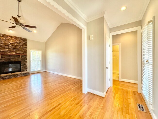 Foto del edificio - Beautiful Brick Home in NW School District