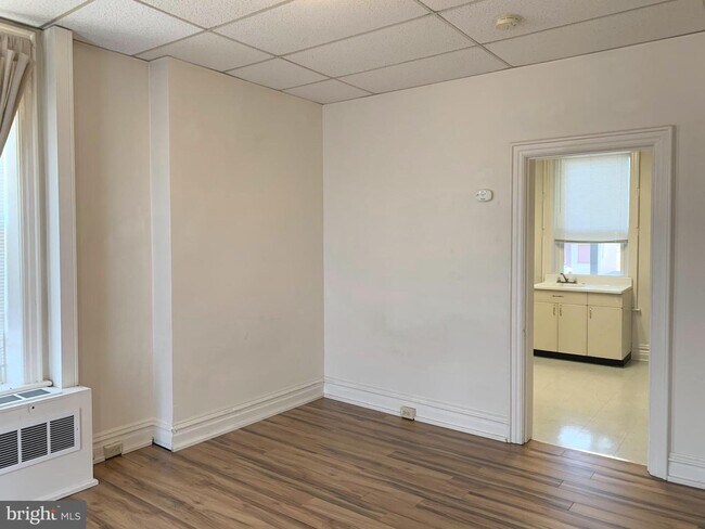 Building Photo - 165 Summit Ave