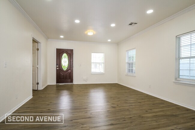 Building Photo - 1521 S Blackwelder Ave
