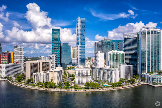 Building Photo - Four Seasons Hotel & Tower