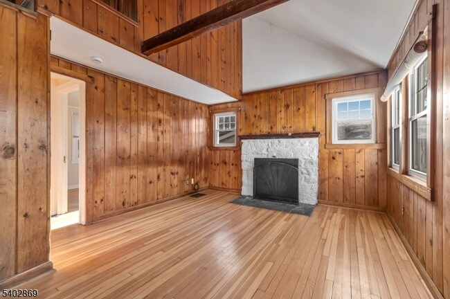 Building Photo - 103 Upper Lakeview Ave