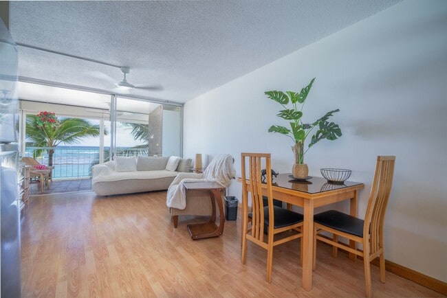 Building Photo - Oceanfront Kaimana Beach Studio at Sans Souci