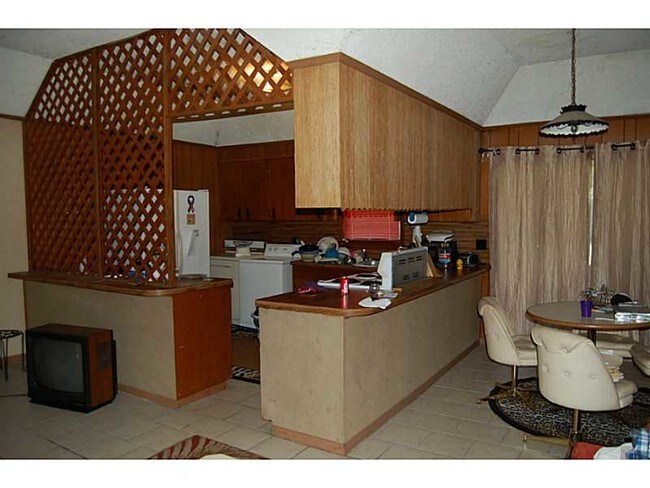 Interior - 4750 N Market St