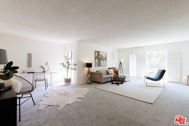 Foto del edificio - 6760 Hillpark Dr