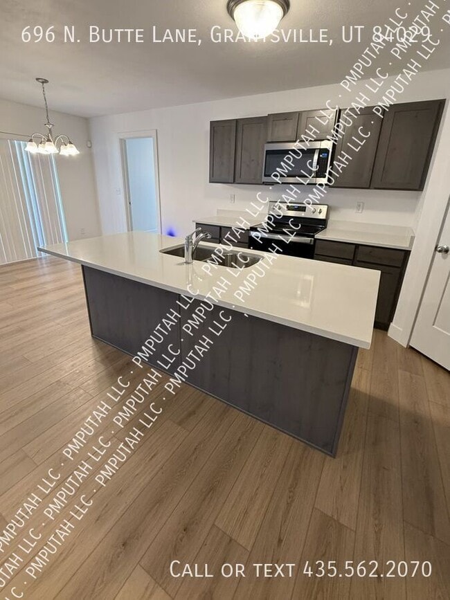 Foto del edificio - 696 Butte Ln