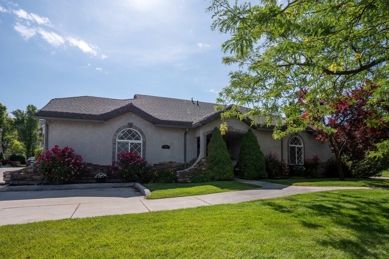 Primary Photo - 414 Choke Cherry Ln
