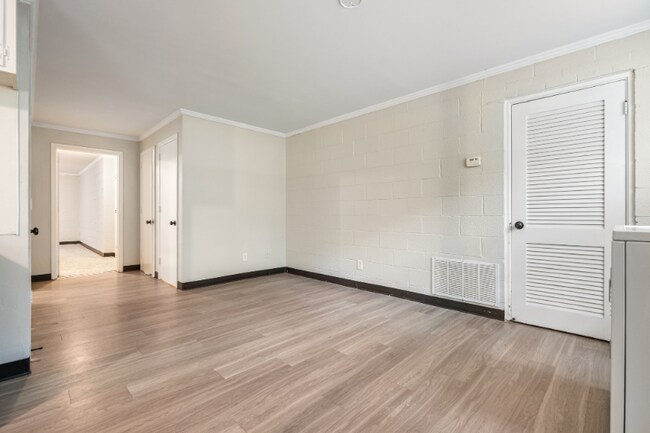 Foto del edificio - 2209 Morehead Ave