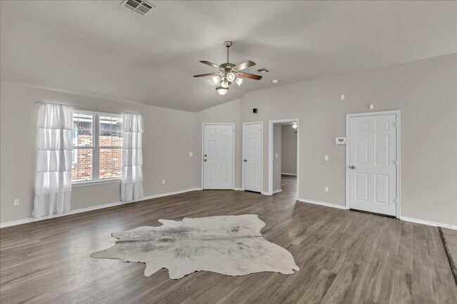 Foto del edificio - Adorable remodel in Yukon/Mustang schools