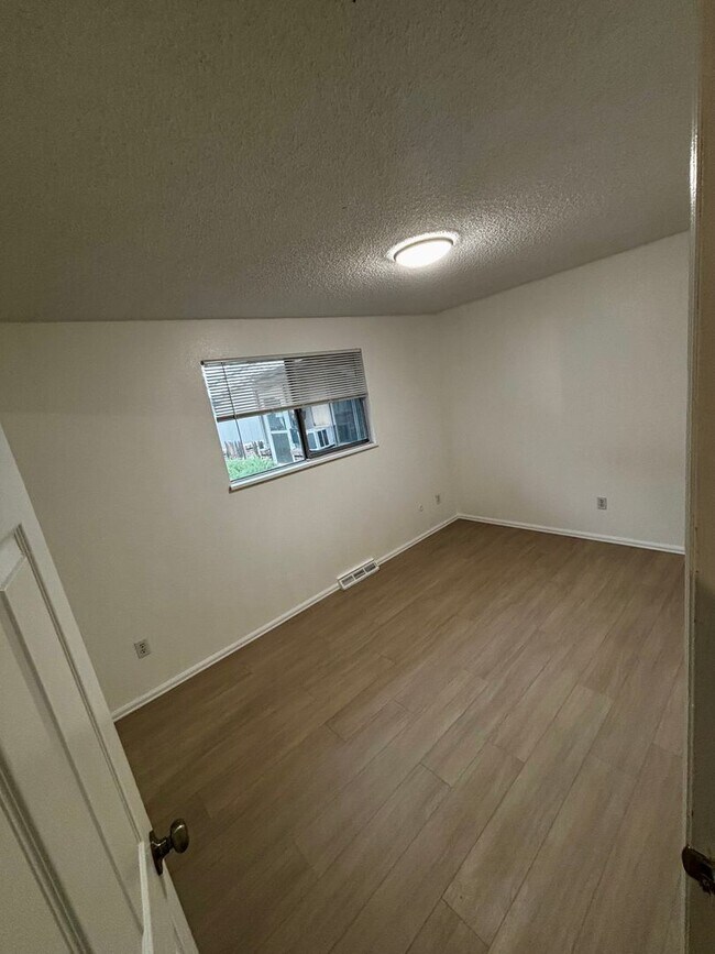Foto del edificio - 4337/4339 W. Custer Place