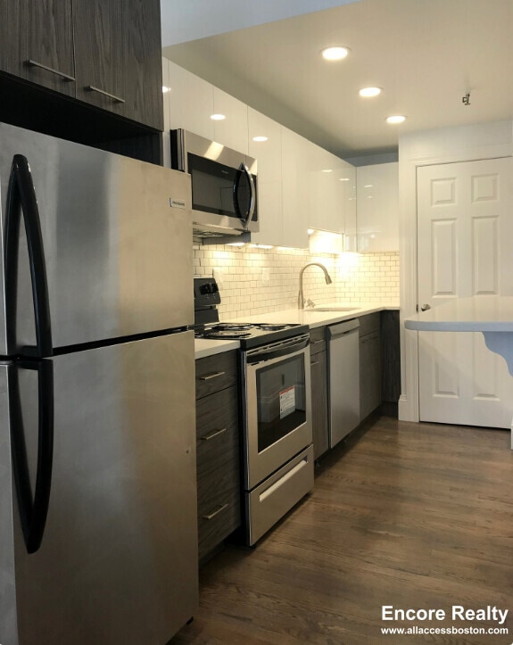 Building Photo - 503 Beacon St