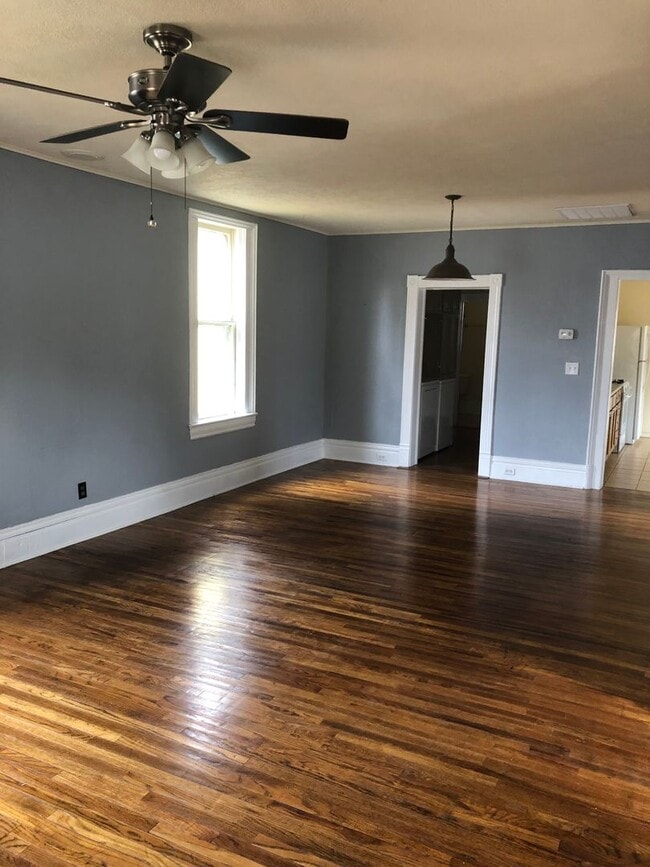 Building Photo - Charming Southside Cottage with Spacious G...